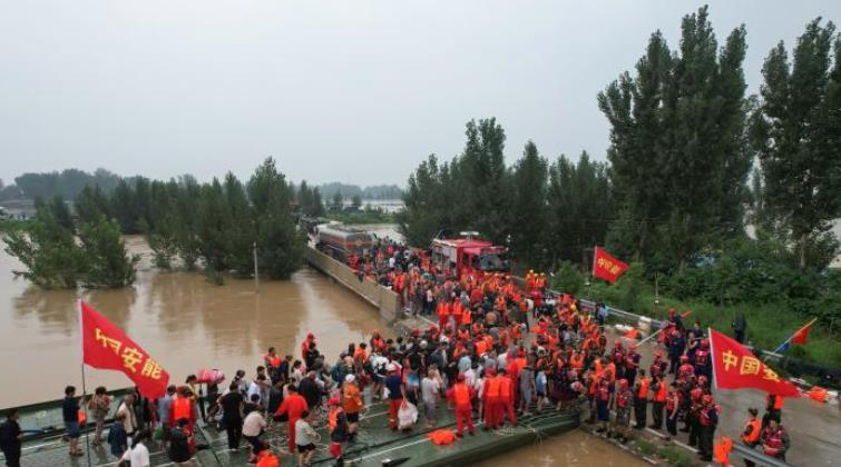 “逆行”重器中流擊水，創(chuàng)造救援速度奇跡<p>以精銳之“能”，護百姓之“安”，每一次極速救援，都是一場全力以赴，是承諾更是本色。<p>