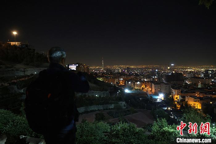 以軍空襲伊朗 爆炸聲響起后的德黑蘭夜景